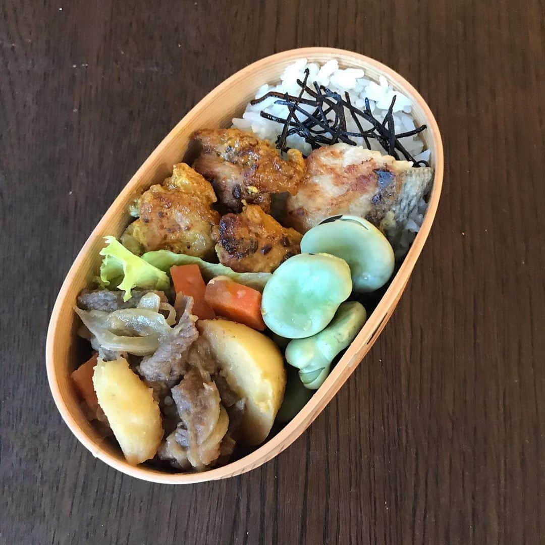 榊ゆりこさんのインスタグラム写真 - (榊ゆりこInstagram)「お弁当作り復活🍱 肉じゃが久しぶりに作ってみました。 #お弁当#ワッパ弁当#茶色い弁当」6月14日 14時24分 - yuricosakaki