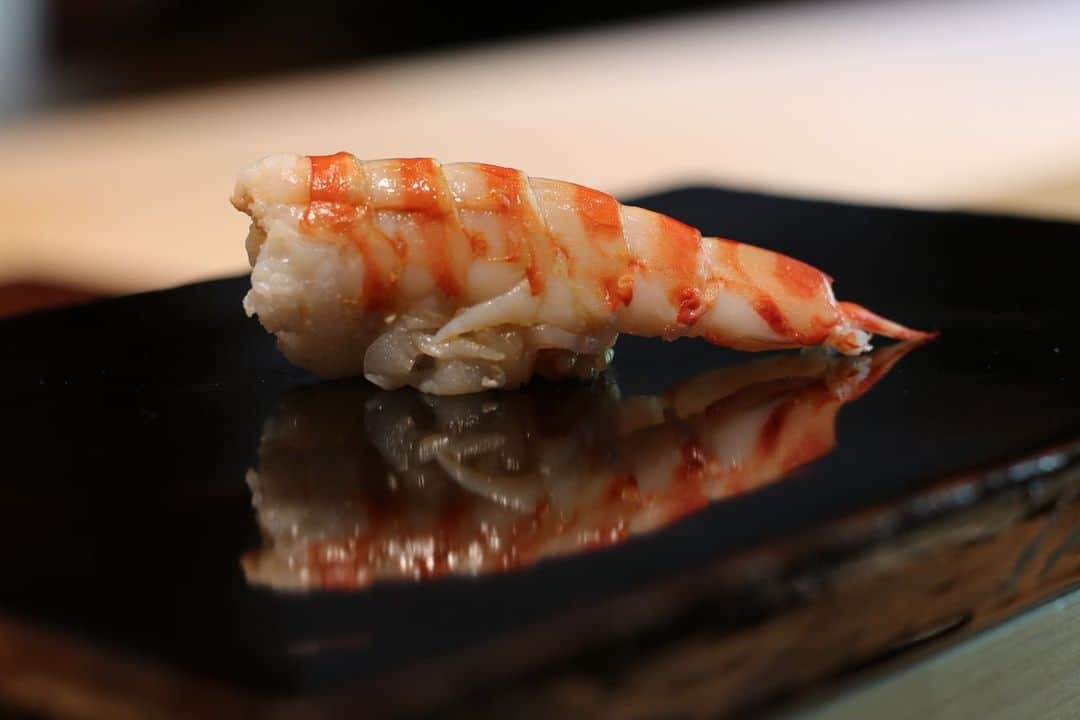 高井直子さんのインスタグラム写真 - (高井直子Instagram)「🍣 母と大好きな三心さん やっぱり。 溜め息出るくらい美味しい🤤 @trinity_spirit  ありがとう😊🍣 #三心」6月14日 14時47分 - naokotakai
