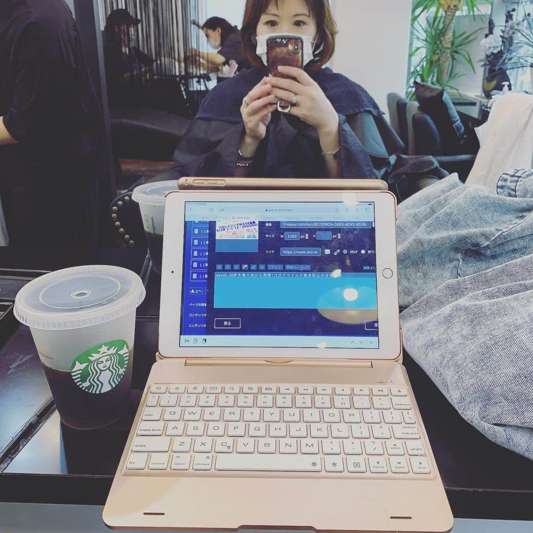 桜花由美さんのインスタグラム写真 - (桜花由美Instagram)「ただ今美容院！  久しぶりにカットとカラーやー！  約半年ぶり！  コロナのせいで自粛してたけど、やっと来れたよー！  めちゃくちゃ嬉しい♪  仕事が終わらないので、持ち込みで仕事中！  髪も綺麗になるし、仕事もはかどるし、一石二鳥！  キャリアウーマンみたいだわ（笑）  #wavepro‬ ‪#女子プロレスラー ‬ #プロレス ‬ ‪#プロレスラー ‬ ‪#女子プロレス‬ ‪#prowrestling‬ ‪#プロレスリングwave‬ #波ヲタ全員集合  #桜花由美 #波ヲタ #joshipro  #新型コロナウィルス  #新型コロナウィルス対策 #コロナウィルスに負けないぞ #youtube  #ゆーちゅーばー  #ミックスチャンネル #mixchannel  #mixchannelライブ配信  #mixchannel公認ライバー #ミクチャ  #ミクチャ動画  #mixchannel配信者 #歌舞伎町女子プロレスバーちゃんす  #歌舞伎町ちゃんす #ちゃんす」6月14日 14時59分 - ohkayumi