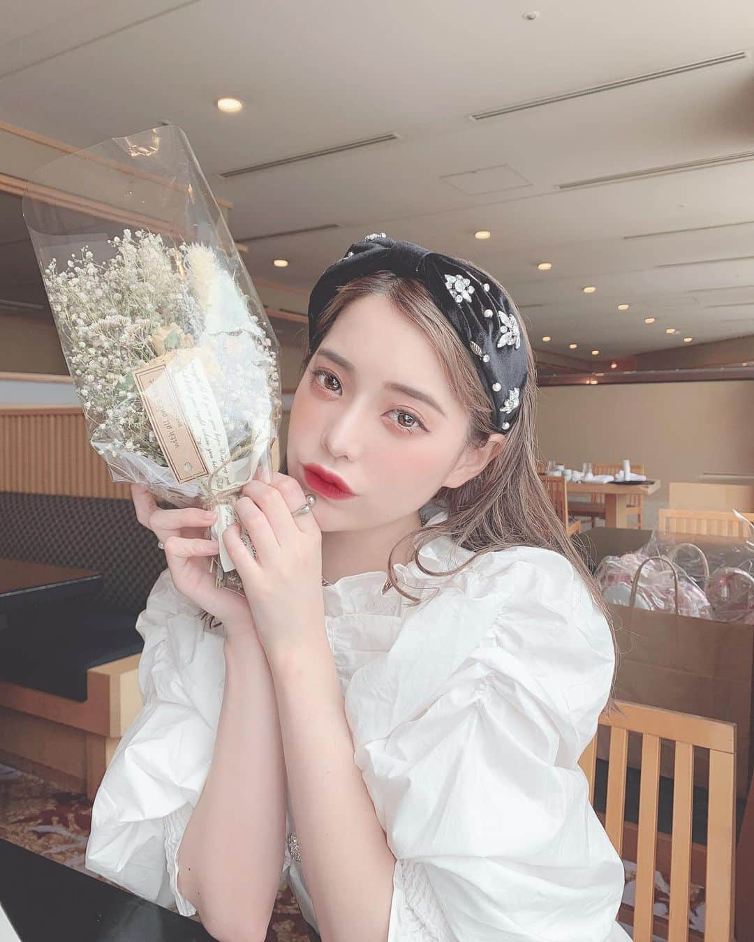 林田沙綾さんのインスタグラム写真 - (林田沙綾Instagram)「♥︎ 今日でついに30歳になりました！ 責任をしっかりもてる 大人として生きていきます。 大人になるのも悪くないなってくらい 楽しい毎日をありがとうございます みんなのあたたかいメッセージで目覚めて幸せだ 今日は特別な日だから @miss_me_by_chaling のAWのワンピースを着ました❤︎ おばさんとは言わないでね🥺笑」6月14日 14時59分 - saaya.xoxo