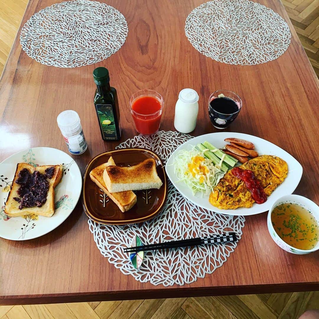 のインスタグラム：「朝昼飯食べて寝てしもた！体内時計おかしくなってもたー！13時と14時からの練習試合見なきゃ」