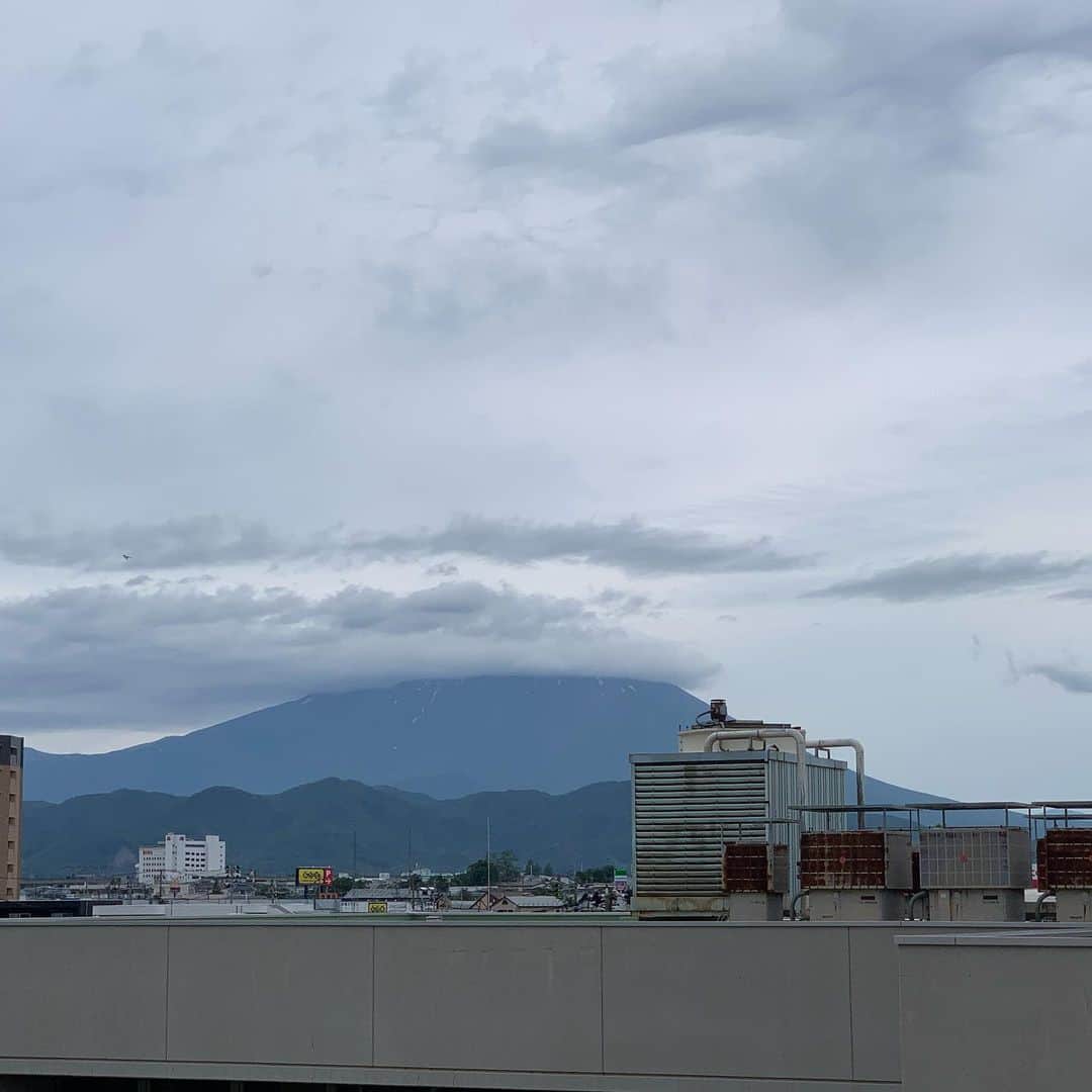 大隅智子さんのインスタグラム写真 - (大隅智子Instagram)「東北北部も梅雨入りしました。平年と同じ、去年より1日早くなりました。 #梅雨入り　#梅雨　#盛岡　#岩手　#東北」6月14日 15時26分 - tomokotenki