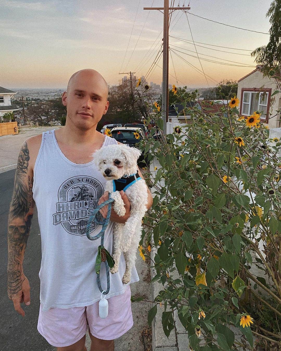 ブランドン・シェイアのインスタグラム：「Love my new neighborhood 🖤  See you tomorrow LA - Hollywood/Highland 11am」