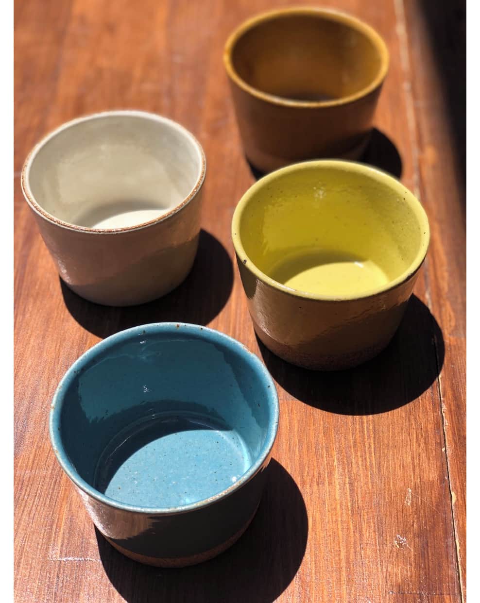 Komerco-コメルコ-さんのインスタグラム写真 - (Komerco-コメルコ-Instagram)「. オーブンでも使える 風合いやさしいフリーカップ .  ドリンクやデザート、小鉢、そばちょこ、茶碗蒸しなど いろいろな使い方ができるこちらのうつわ✨ . パンやマフィンなどを焼いて そのまま食卓に出してもかわいいですね😊  そばちょこより少し大きめのサイズで、 色は、白、藍色、グレーなど、全５色。 何色か合わせて手に入れたくなります。 . ------------------------------- 藍窯 堀内製陶所／フリーカップ（ジンジャー） . ▷こちらの作品はKomercoアプリとWebサイトでクリエイターから直接ご購入いただけます。 ホーム画面の検索窓で「藍窯 堀内製陶所」と検索してください🔎 . ▷Web版はプロフィールリンクから📲 @komerco_official . ▷iOS版アプリのダウンロードはAppStoreにて「Komerco」または「コメルコ」と検索🔎 ------------------------------- . #komerco #コメルコ #cookpad #クックパッド #komercoごはん #料理をもっと楽しく #おうちごはんを楽しもう #おうちごはん #instafood #foodpic #cookinglove #手しごと #komercoクラフト #クラフト #手作り #一点物 #藍窯堀内製陶所 #堀内製陶所 #藍窯 #フリーカップ #そばちょこ #カップ #パン #マフィン」6月14日 7時30分 - komerco_official