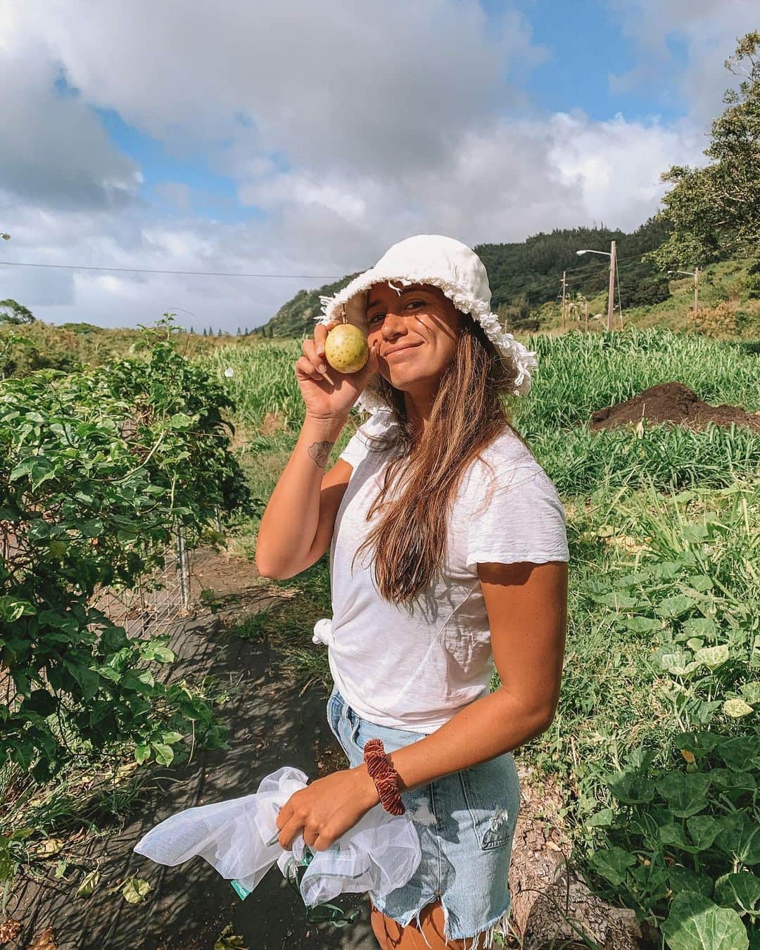 マリア・マニュエルのインスタグラム：「the blissful shades of summer so far. no complaints 🤗🌱🤍」