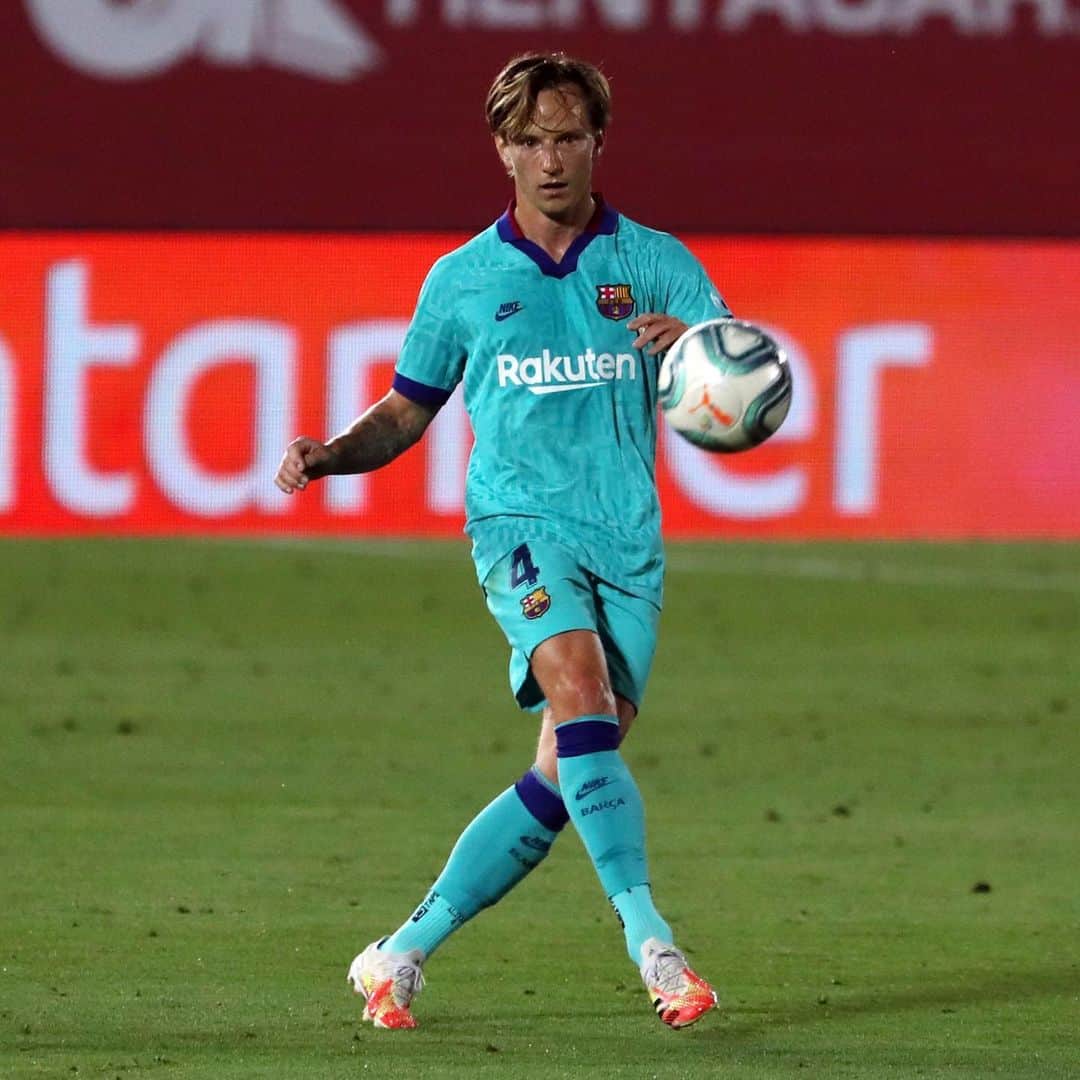 イヴァン・ラキティッチのインスタグラム：「Muy importante empezar ganando, vamos a por más equipo.! Muy contento e orgulloso de llegar a los 300 partidos con el @fcbarcelona 🙏⚽️💪 vamos a por más.! #300 #iR」