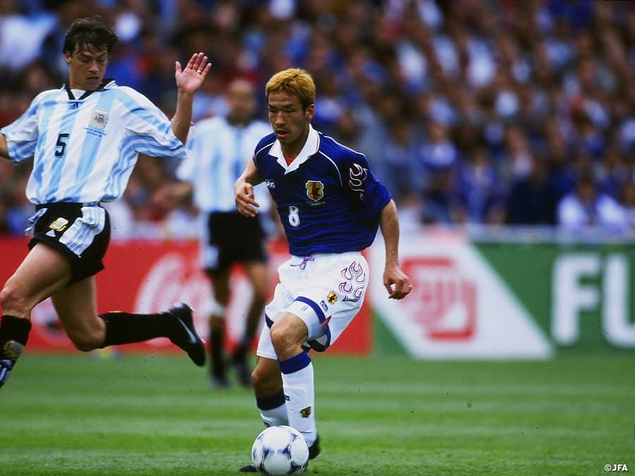 日本サッカー協会さんのインスタグラム写真 - (日本サッカー協会Instagram)「【#OnThisDay】1998.6.14🔙 ・ FIFAワールドカップフランス'98 第1戦 #日本代表 0-1 アルゼンチン 📍トゥールーズ ・ 22年前の今日。日本代表のFIFAワールドカップ初陣。 対戦相手は2度の優勝を誇る強国。スタメンには、#バティストゥータ をはじめ、#クラウディオロペス #シメオネ #ベロン #オルテガ らワールドクラスのタレントが名を連ねる。 アルゼンチン相手に健闘したものの、世界の壁は厚く、日本代表のFIFAワールドカップ初陣は0-1の惜敗に終わった。#worldcup ・ GK #川口能活 FP #名良橋晃 #井原正巳 #中西永輔 #秋田豊 #相馬直樹 →84' #平野孝 #名波浩 #中田英寿 #山口素弘  #城彰二 #中山雅史 →65' #呂比須ワグナー ・ 監督 #岡田武史 ・ この一戦につながった『ジョホールバルの歓喜』 (1997.11.16 イラン代表戦) は🗓6月26日(金)20:00～ #JFATVClassics で配信📺⚡ 配信の詳細は後日お知らせします！ ・ #新しい景色を2022 #SportsAssistYou #jfa #daihyo #SAMURAIBLUE」6月14日 8時15分 - japanfootballassociation