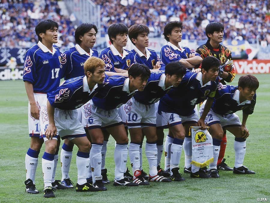 日本サッカー協会さんのインスタグラム写真 - (日本サッカー協会Instagram)「【#OnThisDay】1998.6.14🔙 ・ FIFAワールドカップフランス'98 第1戦 #日本代表 0-1 アルゼンチン 📍トゥールーズ ・ 22年前の今日。日本代表のFIFAワールドカップ初陣。 対戦相手は2度の優勝を誇る強国。スタメンには、#バティストゥータ をはじめ、#クラウディオロペス #シメオネ #ベロン #オルテガ らワールドクラスのタレントが名を連ねる。 アルゼンチン相手に健闘したものの、世界の壁は厚く、日本代表のFIFAワールドカップ初陣は0-1の惜敗に終わった。#worldcup ・ GK #川口能活 FP #名良橋晃 #井原正巳 #中西永輔 #秋田豊 #相馬直樹 →84' #平野孝 #名波浩 #中田英寿 #山口素弘  #城彰二 #中山雅史 →65' #呂比須ワグナー ・ 監督 #岡田武史 ・ この一戦につながった『ジョホールバルの歓喜』 (1997.11.16 イラン代表戦) は🗓6月26日(金)20:00～ #JFATVClassics で配信📺⚡ 配信の詳細は後日お知らせします！ ・ #新しい景色を2022 #SportsAssistYou #jfa #daihyo #SAMURAIBLUE」6月14日 8時15分 - japanfootballassociation