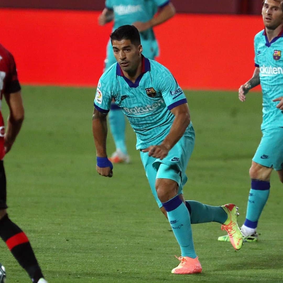 ルイス・アルベルト・スアレスさんのインスタグラム写真 - (ルイス・アルベルト・スアレスInstagram)「Que lindo volver y ganar💪💪 🔴🔵 @fcbarcelona  Gracias a todos los que me apoyaron en este momento de recuperación y en especial a mis 4 hermosos que siempre estan dándome la fuerza que necesito 👩👧🏽👦👶🏻 @sofibalbi #losamo #siemprepositivo #graciasatodos」6月14日 8時29分 - luissuarez9