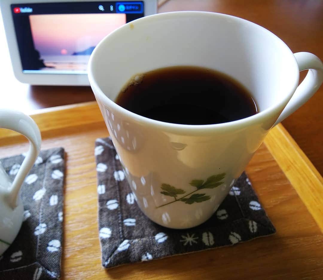 みながわゆみさんのインスタグラム写真 - (みながわゆみInstagram)「#アレクサ #コーヒー #coffee #コーヒー好き #コーヒー好きな人と繋がりたい #朝のコーヒー #コーヒータイム #癒やされる時間 #のんびり #カフェオレ」6月14日 8時44分 - nama.09.19