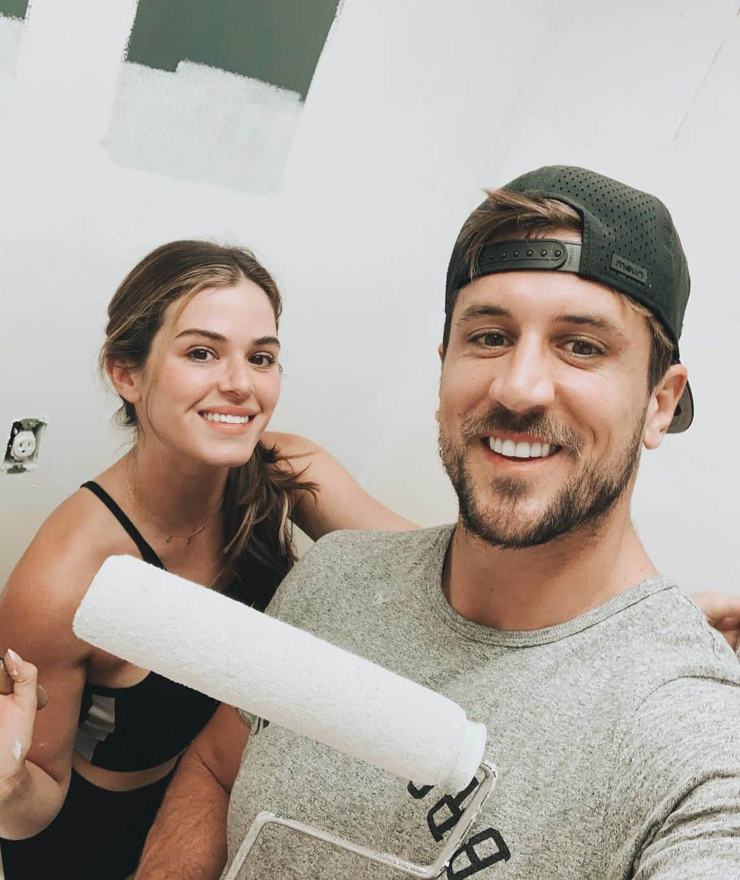 ジョーダン・ロジャースのインスタグラム：「Today was going to be our Wedding Day. We were supposed to be Husband & Wife, by now, and paint the town with all our favorite people. Instead we are painting a laundry room! 😂 At least she still has some white (paint) on 🤷🏽‍♂️. As you know by now we had to postpone our big day until next year, and although I would be just as happy saying I do right here covered in paint...our dream wedding will have to wait just a little longer I guess. I love you @joelle_fletcher and I can’t wait to marry you in 2021!」