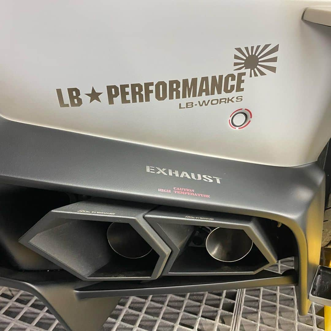 Wataru Katoさんのインスタグラム写真 - (Wataru KatoInstagram)「LB Silhouette WORKS Huracan GT in Japan!! Work in progress now !! Stay tune until finish!!」6月14日 10時01分 - libertywalkkato