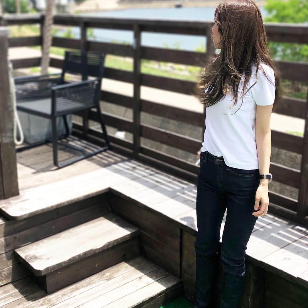 asuka0119のインスタグラム：「2020,6.14 . 雨降らなかった♥️ 親友とlunch🍝🍴 やっぱり外せない#uniqlou の#クルーネックt  私はオーバーサイズじゃなくジャストで着たいからMsizeです 今#ユニクロ感謝祭 で値下がりしてる\♡/" 汗かきだから、白、黒購入しました(ت) . Tshirt denim #uniqlo #ユニクロ sandal #zara #ザラ .  #ユニクロTシャツ部 #ユニT #uniqloginza2020SS #Tシャツコーデ #PR  #上下ユニクロ部  #高身長女子  #uniqloコーデ #栄作コーデ  #アラフォーコーデ # #locari」