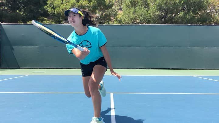 柴原瑛菜のインスタグラム：「🎥Here’s a footage of me going a little rogue during a “baseline” drill and Papa Shibs playing along with it😂 • 🎾ベースラインの練習のはずなのにいつもネットに行きたくなっちゃう私😂 • • #athlete #sports #professional #tennis #player #enashibahara #motivation #inspiration #ellesse #ellessejapan #yonexjapan #wta  #2020  #選手 #プロ #テニス #柴原瑛菜 #スポーツ #エレッセ  #ヨネックス」