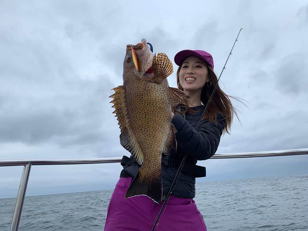 岡田万里奈さんのインスタグラム写真 - (岡田万里奈Instagram)「. . . . でかいの釣れた♡ . . .  #fishingphotography  #fishingphoto #fishinggirls  #釣りガール  #オカマリが釣ってきた #おかまり」6月14日 10時45分 - lovendor_okamari