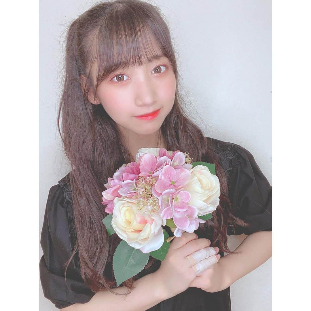 後藤陽菜乃さんのインスタグラム写真 - (後藤陽菜乃Instagram)「❤︎ 地雷メイク🥀 ・ 地雷メイクに挑戦してみたけど難しすぎた🥺 ・ 普通のピンクメイクになっちゃった😭😭😭 ・  #地雷メイク #地雷メイク風 #地雷メイクしてみたけどできてない #お花 #紫陽花 #ハーフツイン #指は気にしないでね  #수국  #핑크메이크업」6月14日 10時45分 - pinachan._.0308