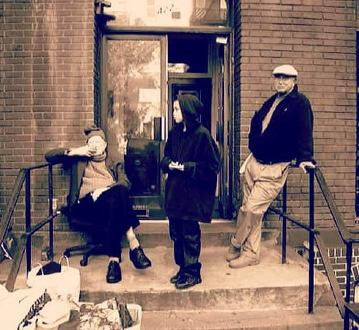 スティーブ・マウザキスのインスタグラム：「Took this photo my first time in NY in 2009. Something about these three generations of dudes all there together made me stop and ask to take it. I think it represents something i've always felt about America both personally and in a broader sense. Hope. Hope and oppurtunity for all. But i guess sometimes you just gotta fight for that. I love America and i look forward to getting back there and finding an even better place than the one i left.」