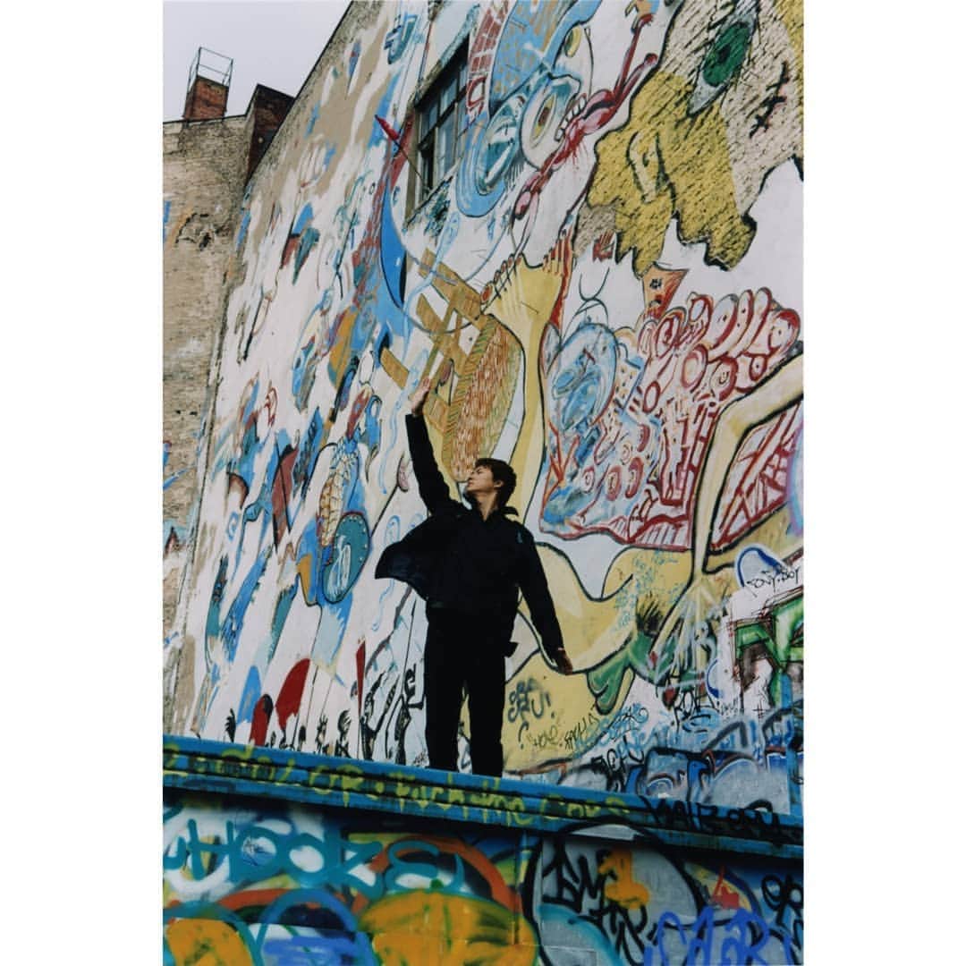 福山雅治さんのインスタグラム写真 - (福山雅治Instagram)「#福山雅治PHOTOSTREAM #2004年 #BERLIN #BROS1991」6月14日 11時59分 - masaharu_fukuyama_official