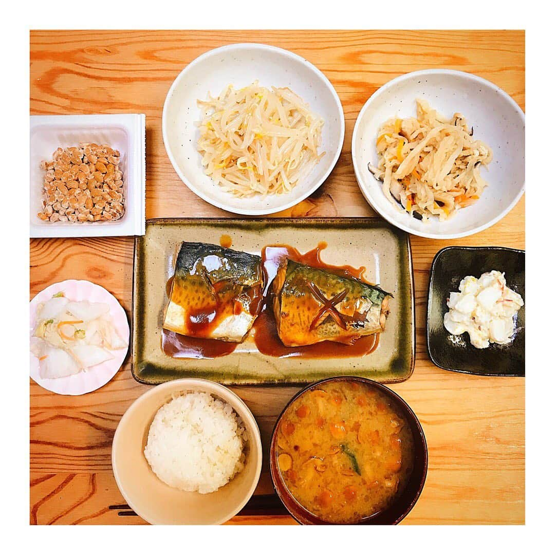 土井玲奈さんのインスタグラム写真 - (土井玲奈Instagram)「昨日のおうちごはん🍚 ・サバの味噌煮 ・切り干し大根 ・もやしナムル ・ホッキ貝サラダ ・納豆 ・白菜の浅漬け ・なめこ汁 ・もち麦ごはん  茶色！！！ でも茶色いごはんが結局一番美味しい説 インスタ映え関係ねぇぜ  ホッキ貝サラダは買ったやつ。 ほぼイカだった、、、ホッキ貝どれ、、？笑  #dinnertime #저녁밥 #晚餐 #อาหารเย็น #makanmakan #茶色いおかず #茶色いものは美味しい #土井ごはん #actress #japaneseactress #일본의여배우 #日本女演员 #日本女演員 #aktrisjepang #นักแสดงหญิง」6月14日 12時00分 - doixreina