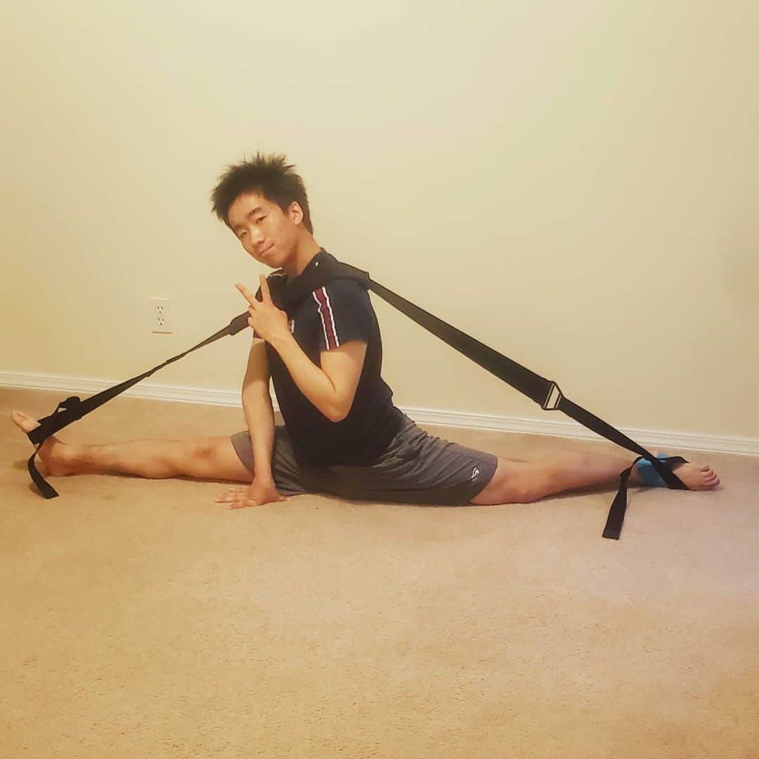 樋渡知樹のインスタグラム：「SATURDAY STRETCHING AFTER WORKOUT!!! Thank you @flexistretcher for a great item that I can use for warm-up, cooling down, and everyday stretching!!! #IamFLXstrong #Flexistretcher #FLXinfluencer」