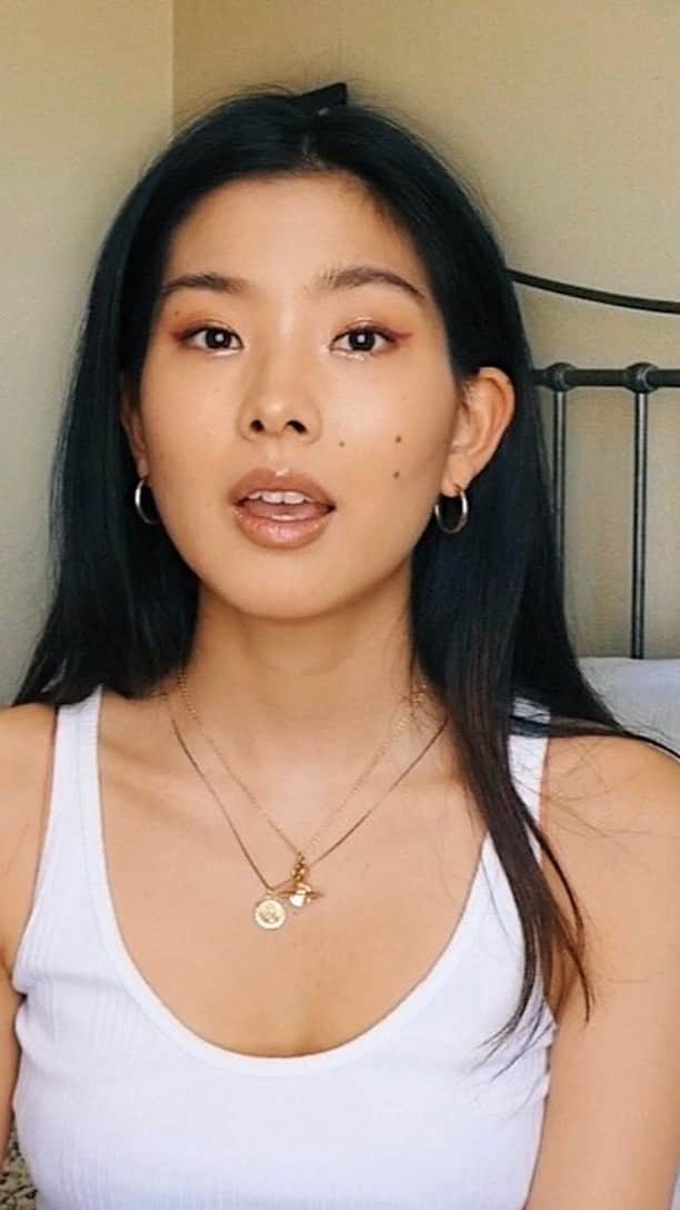 あゆみテレサのインスタグラム：「This is a video explaining the history and systemic racism that is deeply rooted in American society. As there are many resources on how to help, I wanted to create a video to help more people understand the full spectrum of what has been going on and why we are fighting so hard for change🖤　アメリカでの黒人差別について。日本にいる皆さんも　#blacklivesmatter というハッシュタグを毎日見かけてると思いますがアメリカに住んでいないと「なぜここまで大問題になっているのか」という部分を理解できずにいる方がまだ非常に多いことに気づいたので、歴史的・社会的背景を含め、できるだけわかりやすく説明した動画を作ってみました！ 日本語字幕付きで観るにはプロフのリンクよりYouTubeからご覧ください🙇🏻‍♀️」