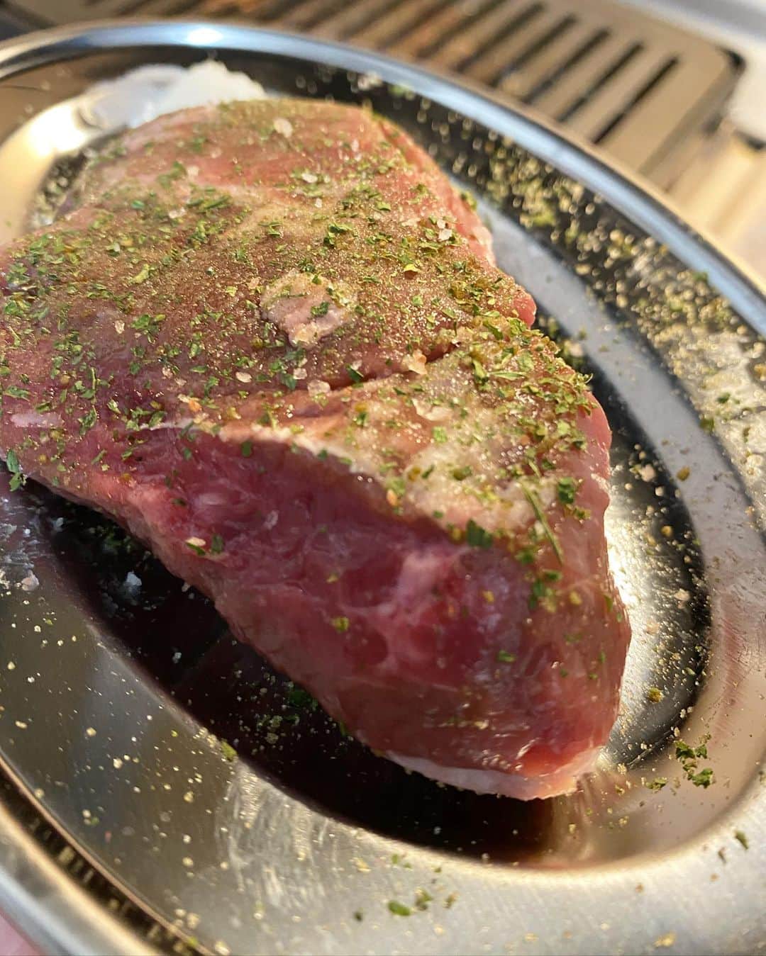 ニッチロー'さんのインスタグラム写真 - (ニッチロー'Instagram)「生ラムのランプ！ 安くてヘルシーで美味しい！  #生ラム #焼肉 #家焼肉 #1人焼肉 #日本一の焼肉の街生まれ  #飯田焼肉大使 #ニッチロー' #ニックロー #ニッチ飯」6月14日 12時28分 - nicchiro5.1