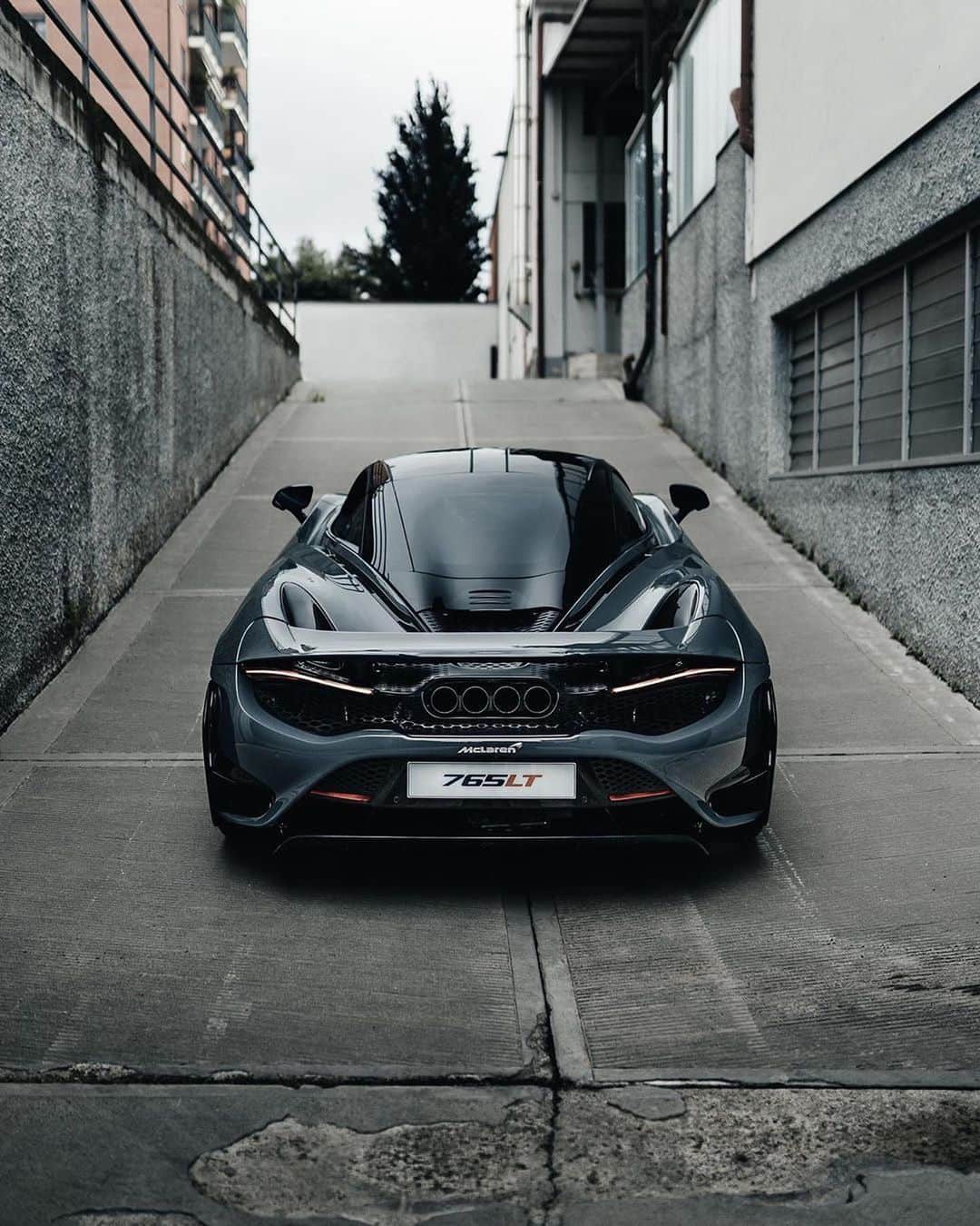 CARLiFESTYLEさんのインスタグラム写真 - (CARLiFESTYLEInstagram)「The McLaren 765LT will be a game changer! What do you guys think? Photo by @sajinpark #carlifestyle」6月14日 12時51分 - carlifestyle