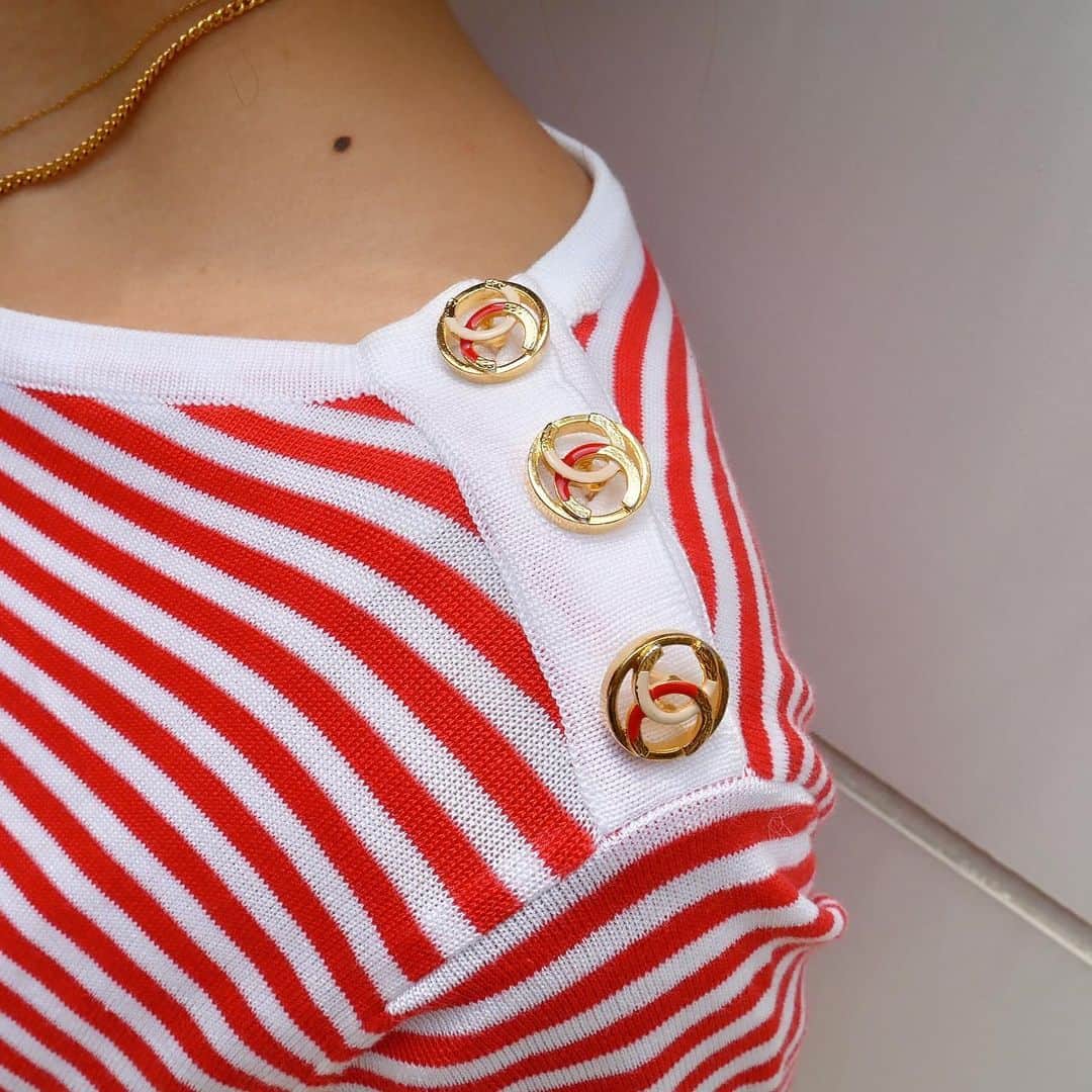 Vintage Brand Boutique AMOREさんのインスタグラム写真 - (Vintage Brand Boutique AMOREInstagram)「Vintage Chanel shoulder button striped cotton dress. Size 38. This item is  only available at the store but we accept orders by DM. Please DM us if you are interested in the item! ▶︎Free Shipping Worldwide✈️ ≫≫≫ DM for more information 📩 info@amorevintagetokyo.com #AMOREvintage #AMORETOKYO #tokyo #Omotesando #Aoyama #harajuku #vintage #vintageshop #ヴィンテージ #ヴィンテージショップ #アモーレ #アモーレトーキョー #表参道 #青山 #原宿#東京 #chanel #chanelvintage #vintagechanel #ヴィンテージ #シャネル #ヴィンテージシャネル #シャネルヴィンテージ #amorewardrobe #アモーレワードローブ」6月14日 13時02分 - amore_tokyo