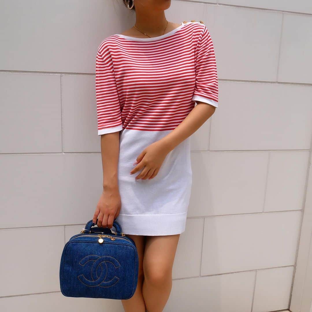 Vintage Brand Boutique AMOREさんのインスタグラム写真 - (Vintage Brand Boutique AMOREInstagram)「Vintage Chanel shoulder button striped cotton dress. Size 38. This item is  only available at the store but we accept orders by DM. Please DM us if you are interested in the item! ▶︎Free Shipping Worldwide✈️ ≫≫≫ DM for more information 📩 info@amorevintagetokyo.com #AMOREvintage #AMORETOKYO #tokyo #Omotesando #Aoyama #harajuku #vintage #vintageshop #ヴィンテージ #ヴィンテージショップ #アモーレ #アモーレトーキョー #表参道 #青山 #原宿#東京 #chanel #chanelvintage #vintagechanel #ヴィンテージ #シャネル #ヴィンテージシャネル #シャネルヴィンテージ #amorewardrobe #アモーレワードローブ」6月14日 13時02分 - amore_tokyo
