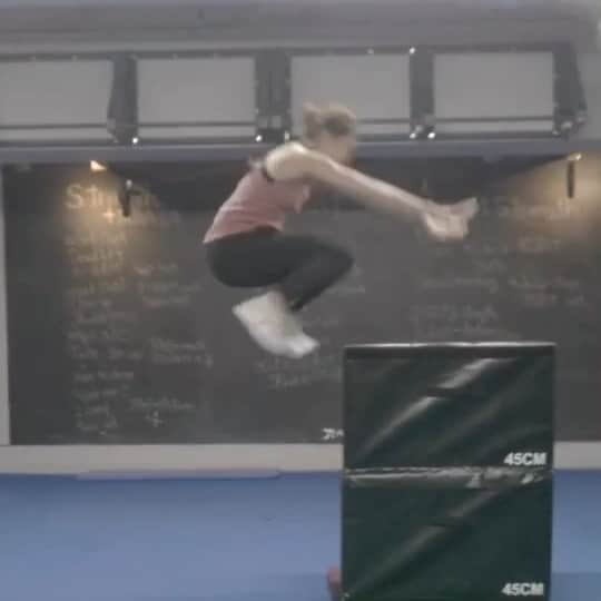 のインスタグラム：「. この間のトレーニング BOXJUMP! 約1m！！ 梅雨のこの時期でも、室内でみっちりトレーニングができるのはとてもありがたいです🥰 @reboot_yokohama」