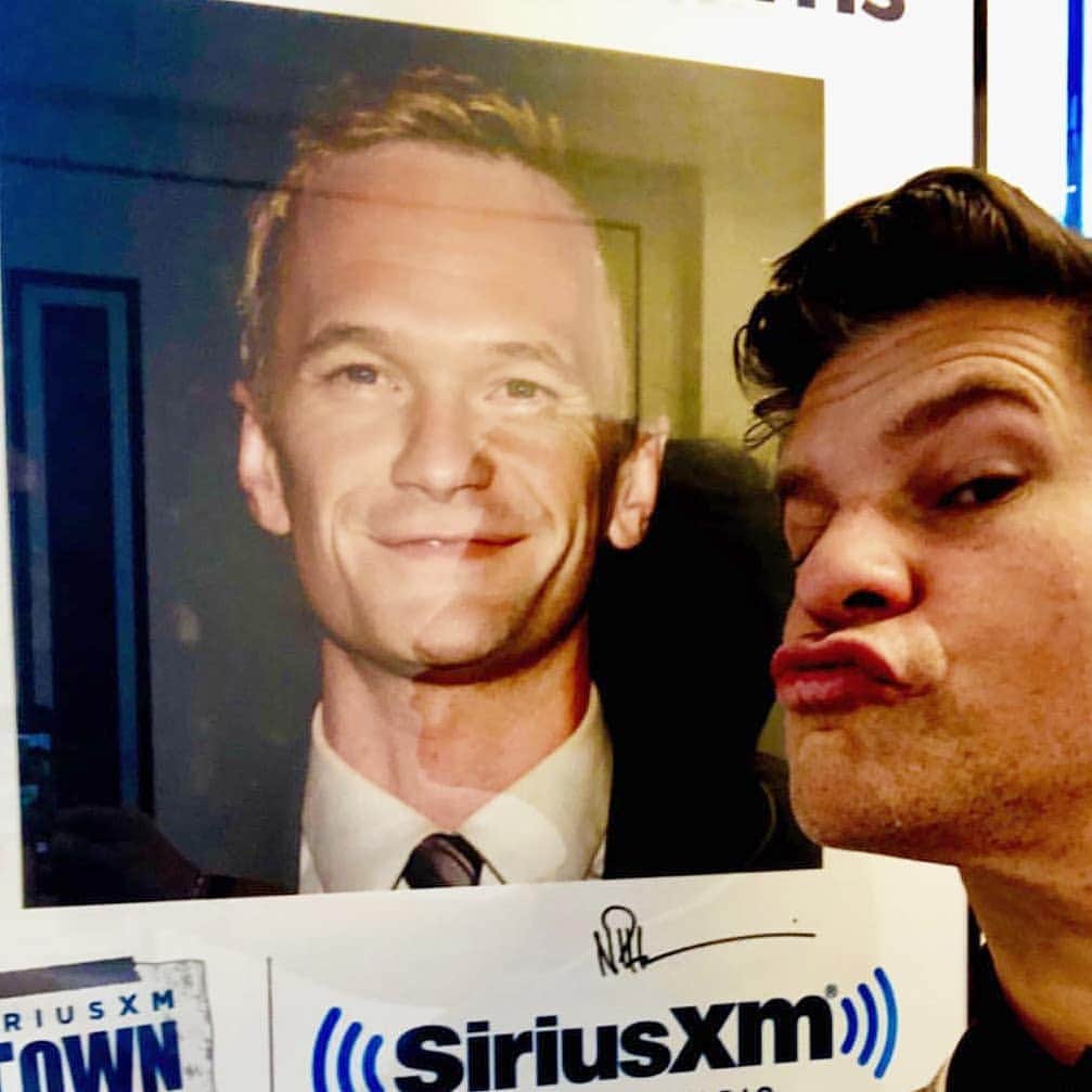 ニール・パトリック・ハリスのインスタグラム：「Neil's birthday is Monday! 😘 #neilpatrickharris #davidburtka #nph #db #tagsforlikes #actors #chef #lovethem #handsome #repost #myedit #couple #husbands @nph @dbelicious 🥰」