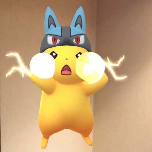 睦のインスタグラム：「電気、 出してきたーっ🤩  #ポケットモンスター　 #pocketmonsters  #ポケモン  #ポケモンゴー  #ポケモンgo  #pokemon  #pokemongo  #ポケモンゴー散歩　 #ポケモンgo散歩　 #lucario  #pikachu  #ピカチュー  #相棒  #パートナー　 #partner  #walk  #期間限定　 #electrical  #hat  #名探偵ピカチュウ  #PokémonDetectivePikachu  #ピカチュウ  #nintendo  #ssw  #singersongwriter  #artist  #lyricist  #singer  #井上睦都実 #睦」