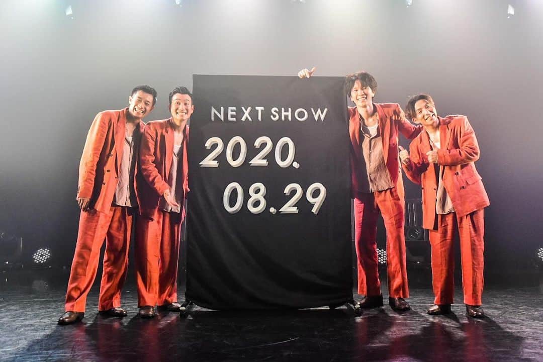 Kazuki Hamamotoのインスタグラム：「昨日は#NAMAHOSHOW ご覧いただいたみなさま本当にありがとうございました！﻿ ﻿ Zaikoのサーバートラブルで僕らも悔しい思いはしましたが、もちろんこれで終わりではなく、これからにどんどん繋げたいなと思いました！﻿ ﻿ 見てくださった皆さんはもちろん、スタッフさん達にもめちゃくちゃ感謝😭﻿ いつもわがままにたくさんお付き合いいただいて、今回も生ならではの無茶振り満載だったかと💦﻿ でもみなさん笑顔で、更に良くしようとしてくださいます！﻿ このチーム、ファンのみなさんとならもっともっとすごいこと出来るって確信した NAMAHOSHOWでした！﻿ ﻿ 次は8/29!﻿ Michael Jacksonの誕生日だってさ！！🎩✨﻿ ﻿ 昨日のアーカイブもまだ見れますので是非よろしくお願い致します^ - ^﻿ #stkgz﻿ #シッキン」