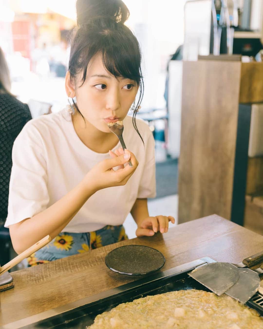 遥南碧さんのインスタグラム写真 - (遥南碧Instagram)「シャキーン✨  初もんじゃ！ 関西はもんじゃないから 食べたことなかったけど 意外と美味しかった  でも、粉もんやったらやっぱり モダン焼きが一番やな🤭 * * * #何気ない日常の物語 をモチーフに 東京拠点で #被写体募集 しているので #邦画の彼女感 に 興味がある方はお気軽に ご連絡ください。  一緒に作品撮り出来る ヘアメイクさん、スタイリストさんも 募集中！  案件やコラボのお誘いは @harunaoi_photo まで！」6月14日 13時47分 - harunaoi_photo