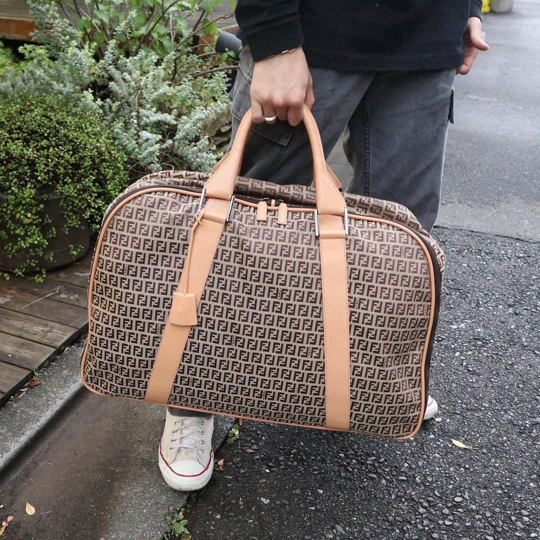 Vintage Brand Boutique AMOREさんのインスタグラム写真 - (Vintage Brand Boutique AMOREInstagram)「FENDI zucchino travel hand bag.  On website search for AO23104.  #amoretokyo #amorevintage #amoregentelman #vintagefendi #ヴィンテージフェンディ#fendi #フェンディ」6月14日 13時49分 - amore_tokyo