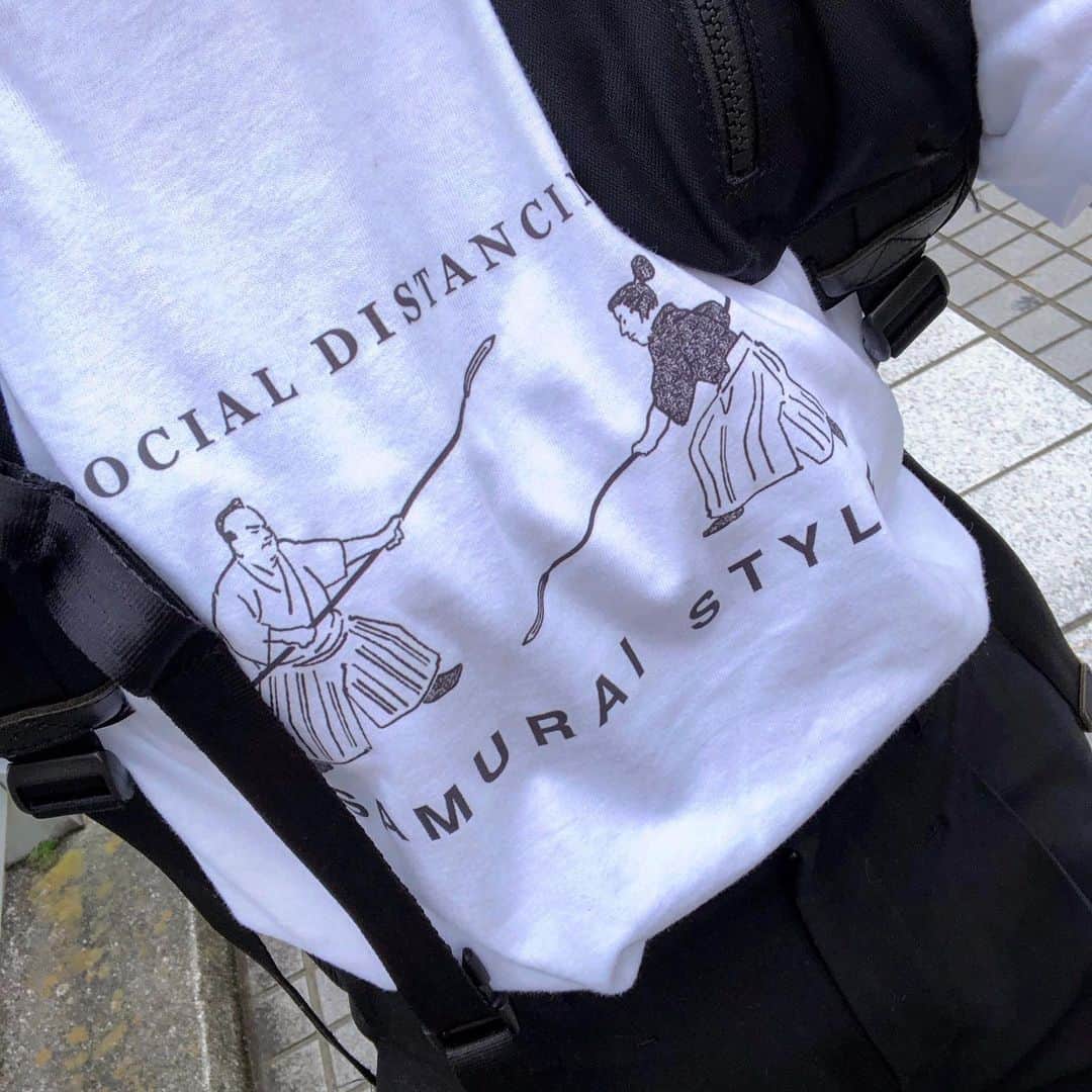 矢方美紀さんのインスタグラム写真 - (矢方美紀Instagram)「クリスさんデザインのTシャツ！ とても可愛い😍！ ソーシャルディスタンス！！」6月14日 14時05分 - miki_yakata