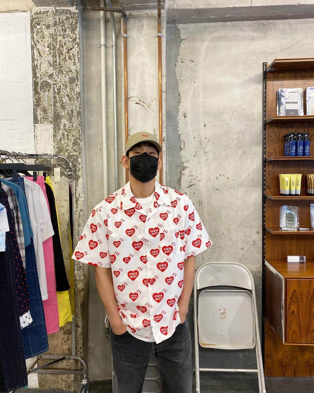 イナチ のインスタグラム：「. Hat:#gimmefive  Shirts:#humanmade  ECRU VELVETTRUNK」
