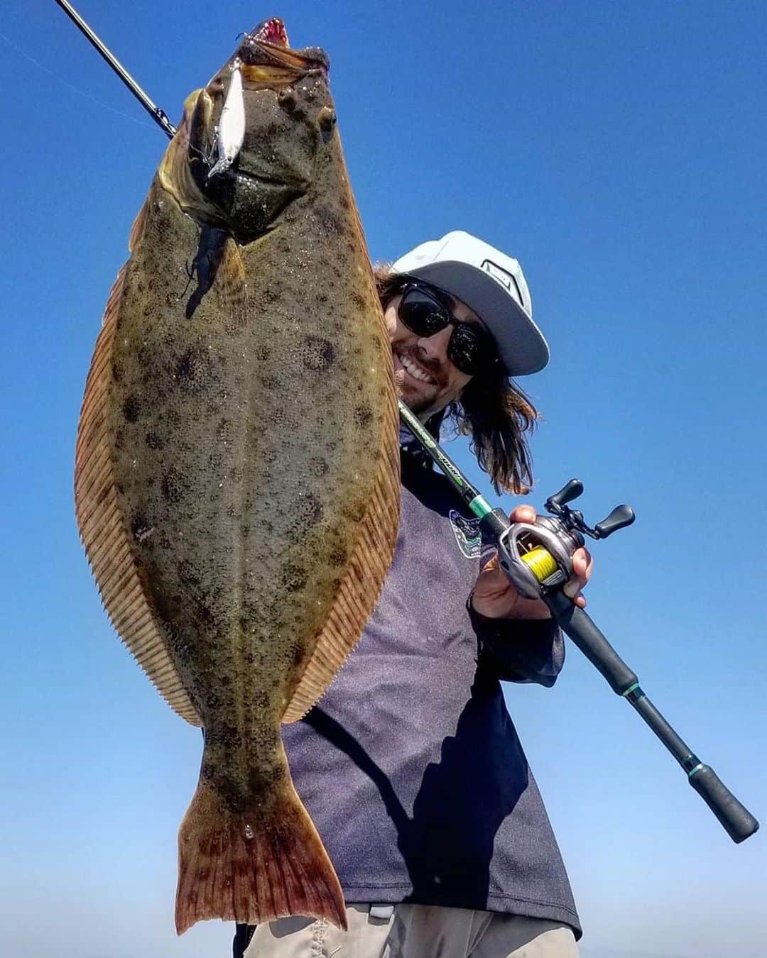 Electric_Fishingさんのインスタグラム写真 - (Electric_FishingInstagram)「Who is down for some halibut tacos with @eric_remmer and his halibut friend?⁣ ⚡️🌮 ⁣ #ElectricSunglasses⁣ #PolarizedSunglasses⁣ #StyleThatPerforms⁣ #ElectricFishing」6月29日 9時50分 - electric_fishing