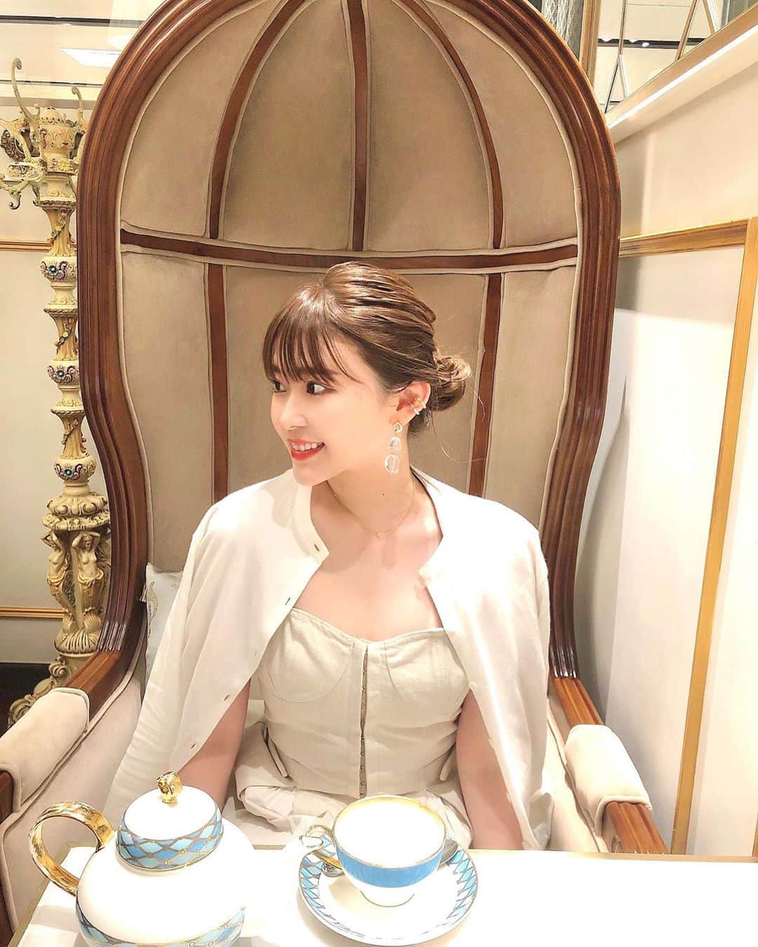 藤川沙弥のインスタグラム：「このカフェ、ダイスキ🍫﻿ ﻿ この日届いたばっかりのacc達つけて𓂃﻿ 探してたクリアの涼しげなピアス🧊🐋💧﻿ ﻿ イヤカフって中々合うのがないんだけど﻿ これは痛くならずに取れないサイズ感😙﻿ 軽いから(←これ重要)ヘビロテ決定❤︎﻿ ﻿ ﻿」