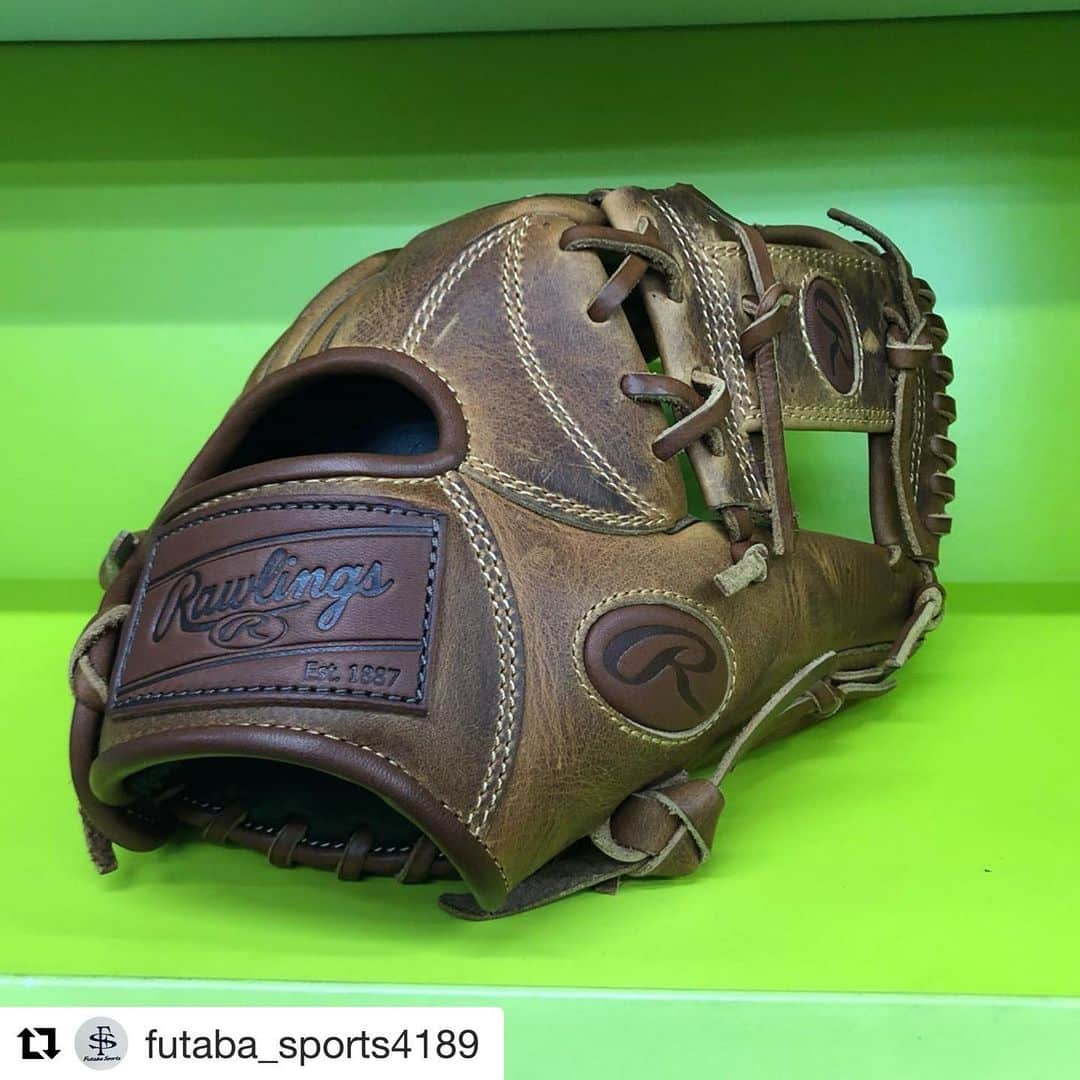 Rawlings Japanさんのインスタグラム写真 - (Rawlings JapanInstagram)「#Repost @futaba_sports4189 with @get_repost ・・・ ✨ローリングス軟式用限定グローブ✨ 今話題ローリングスのゴールドグローブクラブ、限定グローブの紹介です‼️その名も「キャラメル」中学軟式の試合では使えないカラーのため、一般軟式野球用のグローブなります⭐ オーダーしても使うことの出来ないOiled Leather仕様とオーダーしても使うことの出来ないヴィンテージ加工を施した超超限定グローブ✨激シブでめっちゃカッコイイ仕上げになっています✨ 見てしまったら必ず惚れるはず😍 全国でも数少ない数量限定品のため早い者勝ちとなります‼️ #双葉スポーツ#ローリングス#キャラメル#グローブ#野球 @rawlings_japan_llc」6月29日 8時29分 - rawlings_japan_llc