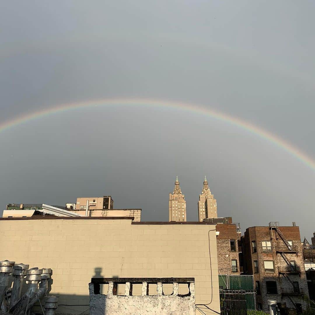 JULIEN D'YSさんのインスタグラム写真 - (JULIEN D'YSInstagram)「After big storm ⛈ tonight in New York sublime rainbow 🌈 cover completely #manhattan #june28.2020 #gaypride #7:25pm 🌈🌈🌈🌈🌈🌈🌈🌈🌈like globe over New York#loveislove ❤️hope after quarantine 🙏🏻❤️❤️」6月29日 8時36分 - juliendys