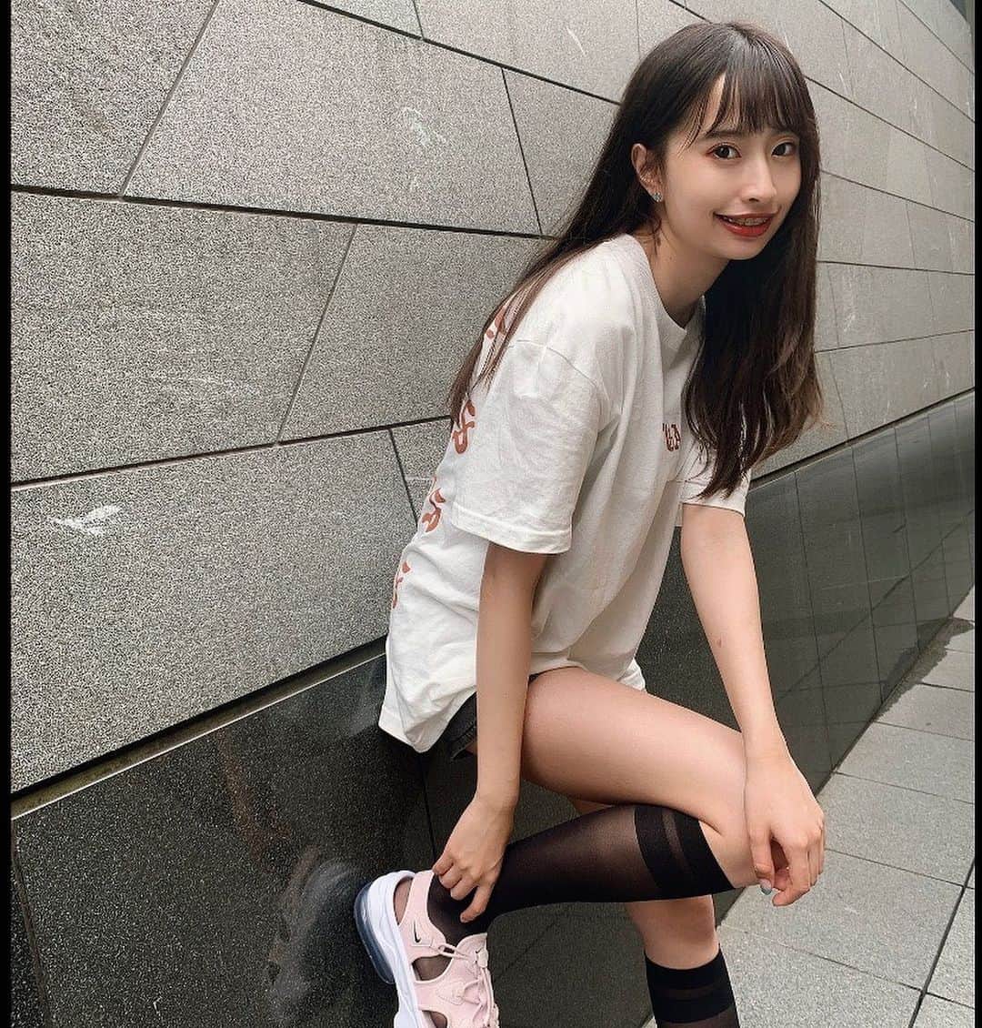 のインスタグラム：「おはよう〜！⛅️ 月曜日だ！ 梅雨で体もだるいけど頑張らない程度に頑張りましょう☺️💗 . . . #藤川らるむ #らるむぅのこーで #ストリート女子  #ナイキエアマックスココ #streetphotography #streetgirlstyle #streetgirl #koreanstreet #Asiamodel #asiateen」