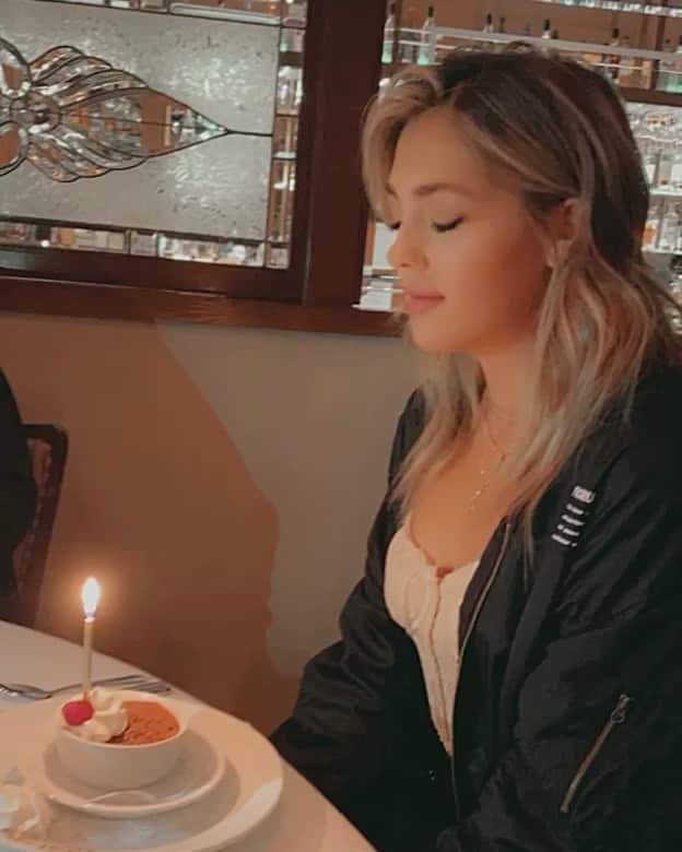 システィーン・スタローンのインスタグラム：「22🤠」