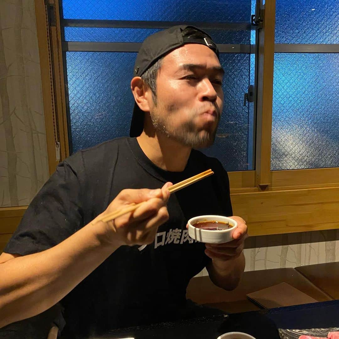 ニッチロー'さんのインスタグラム写真 - (ニッチロー'Instagram)「肉の日🥩  日本一の焼肉の街　飯田市にある【旨肉酒場やきまる】さん！  お店で熟成する南部豚はここでしか味わえない！  〆は冷麺ではなくもつ煮蕎麦が定番！  今年は松本山雅FCのスタグルにもやきまるさんが登場する予定でしたが、コロナの影響で延期。  早く飯田の味をスタグルで楽しんで貰いたいです！  肉の日  今夜は焼肉💚  #肉の日 #焼肉 #飯田焼肉 #旨肉酒場やきまる  #日本一の焼肉の街 #長野県飯田市 #熟成南部豚 #鷄モモの素揚げ #もつ煮蕎麦 #松本山雅fc  #スタグル #プロ焼肉選手 #飯田焼肉大使 #ニッチロー' #ニックロー #ニッチ飯 #yakiniku  #yakinikucity #iidacity」6月29日 9時15分 - nicchiro5.1