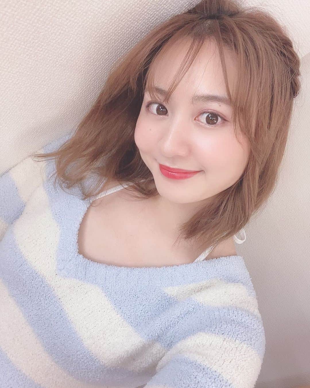 依東杏奈のインスタグラム：「いつも撮影会ありがとうございます🙇‍♀️💗💗💗 うれしいです！！😍 来月の撮影会日程きまったらまた告知しますね🥰  今日も1日笑顔で一緒に頑張るまいけ💪✨」