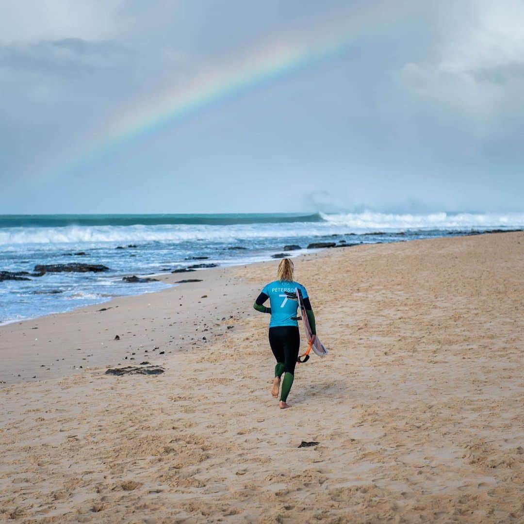 レイキー・ピーターソンのインスタグラム：「I miss this... Jbay is my favorite event, such a special place. Came across some photos from last year. Hopefully be back in the jersey again soon!」