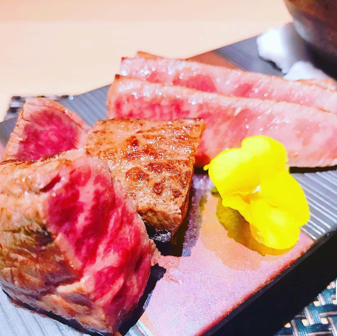 肉割烹吟北新地店さんのインスタグラム写真 - (肉割烹吟北新地店Instagram)「おはよう御座います。  本日も元気に営業します。 夏間近のコースもあり 北新地では滅多にない 尾崎牛すき焼きコースなど 要望がありましたら 是非仰ってくださいませ！  #肉割烹吟  #尾崎牛  #宮崎  #北新地  #大阪  #梅田  #肉  #割烹  #和牛  #ディナー  #料理  #ワイン  #サプライズ  #デート  #接待  #顔合わせ  #コース  #記念日  #誕生日  #ステーキ  #肉食女子 #肉好きな人と繋がりたい  #グルメな人と繋がりたい  #肉スタグラム  #肉好き  #インスタ映え  #すき焼き  #コロナ対策」6月29日 9時22分 - gin.kitashinchi