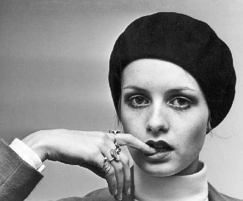 大森美希さんのインスタグラム写真 - (大森美希Instagram)「Twiggy, 1960s  #todaysmood #twiggy #60sicon #60sfashion #fashionicon #60s #supermodel #makeup #swinginglondon #fashionphoto #mode #fashion #style #hairstyle #今日のムード #ツイッギー #60年代ファッション #60年代スタイル #スーパーモデル #ファッションアイコン #メイクアップ #ヘアスタイル #60年代 #ファッションフォト #モード #ファッション #スウィンギングロンドン #モデル #ショートヘア #ミニスカートの女王」6月29日 9時25分 - mikiomori_