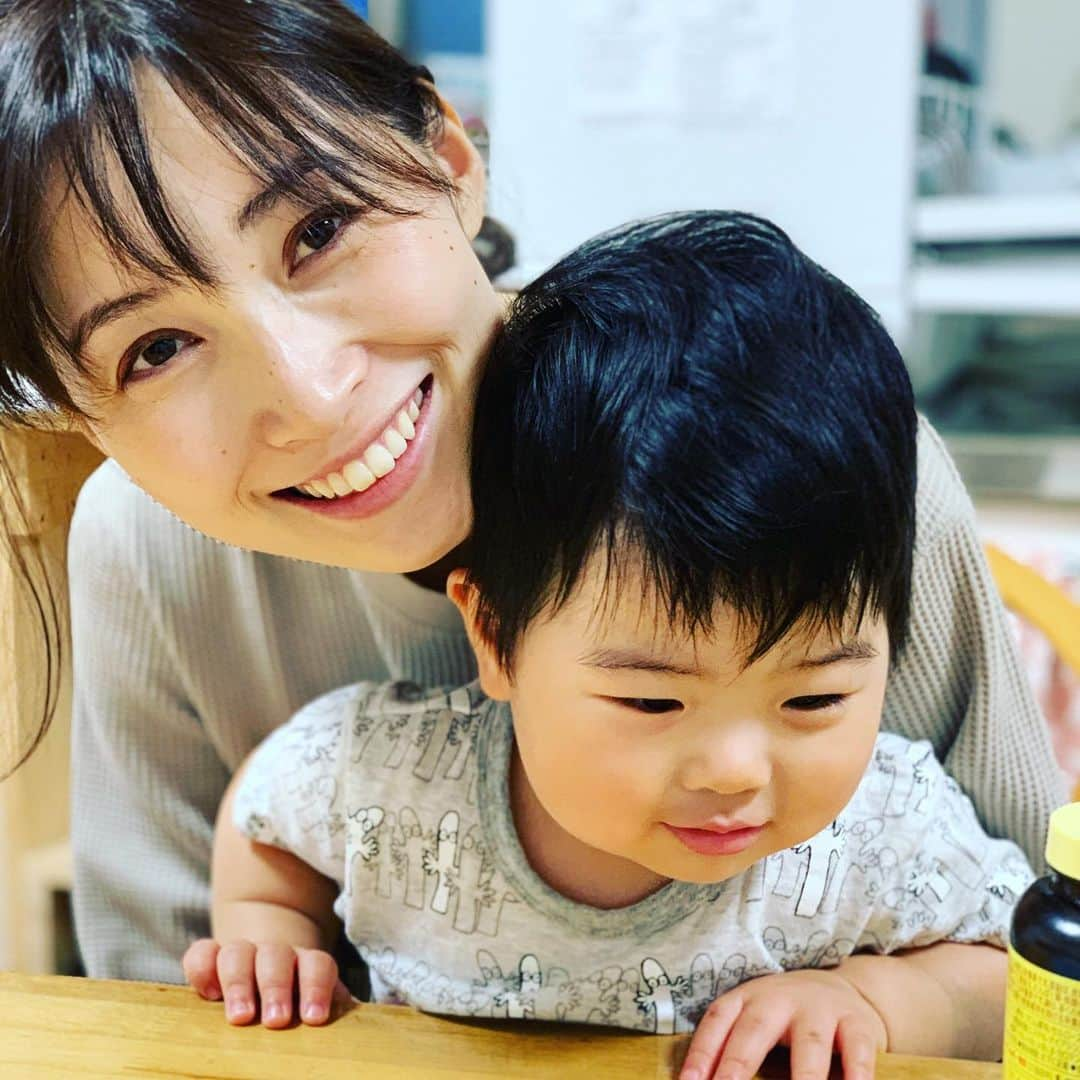 星野涼子さんのインスタグラム写真 - (星野涼子Instagram)「こどもと写真撮ると１枚ではお互いのタイミングがなかなか合わない(笑)  #子育て　#育児　#1歳　#1歳6ヶ月　#1歳半　#ニョロニョロ　#写真　#1yearold #photography #1살 #아들 #사진」6月29日 9時40分 - ryoko.hoshino