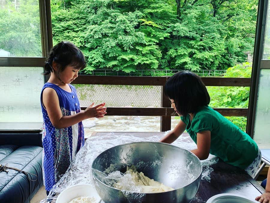 田中幸さんのインスタグラム写真 - (田中幸Instagram)「2日連続BBQ🍖  SUPしたり川の畔で遊んだり ピザ作ったり 久しぶりに開放的に 友達と遊べた気がする  山に登らない 山の麓遊びも なかなか楽しい ハッピーな休日  @marmot_japan  #アウトドア #アウトドアの昼寝好き」6月29日 9時50分 - sachitanaka